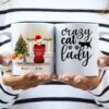 Frau mit Katzen (Weihnachtsedition) - Personalisierte Tasse